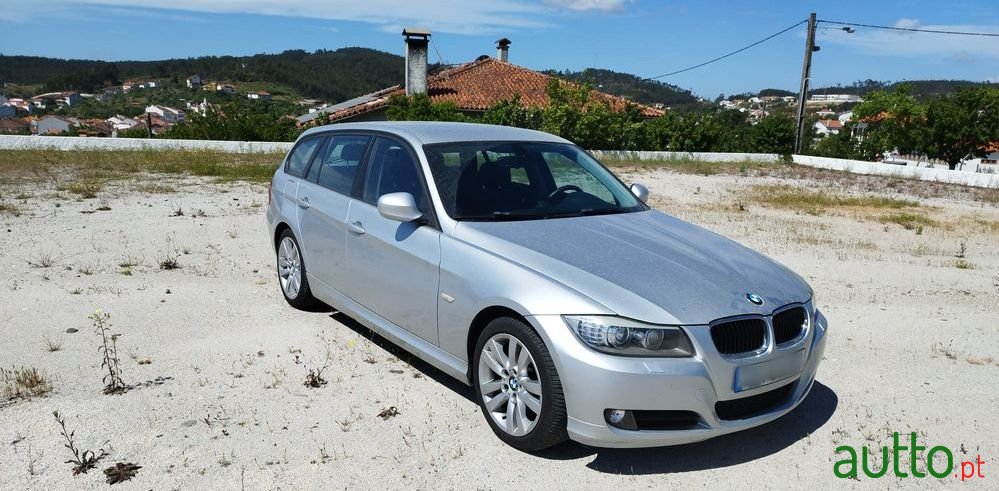 2011' BMW Série 3 D Xdrive Line Luxury photo #2