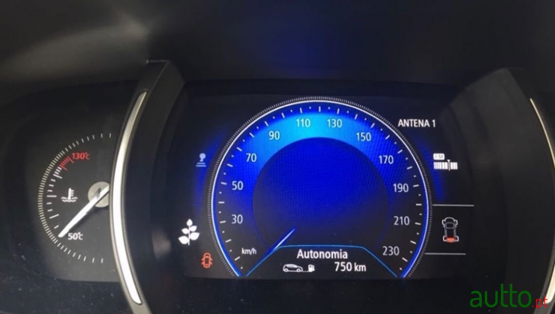 2017' Renault Megane Sport Tourer photo #3