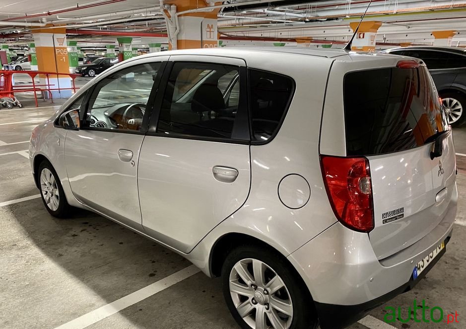 2010' Mitsubishi Colt photo #6