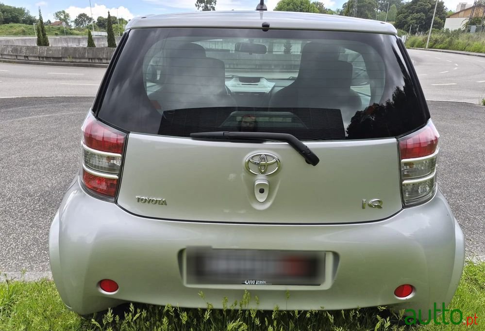 2011' Toyota iQ photo #6
