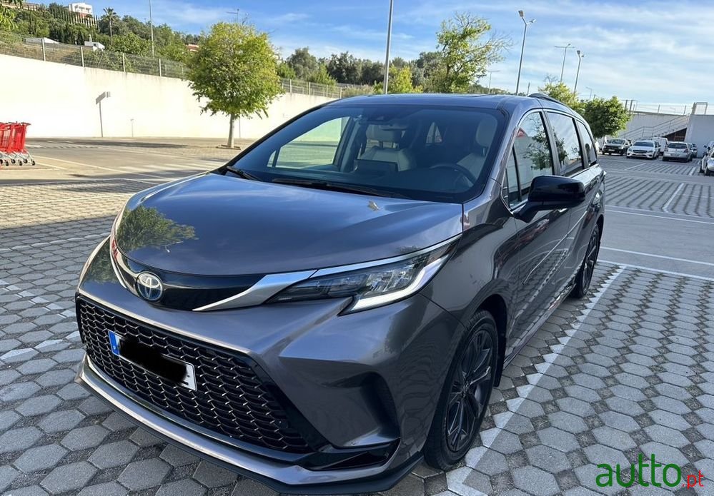 2022' Toyota Sienna photo #1