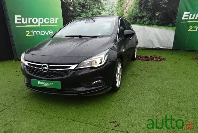 2019' Opel Astra photo #1