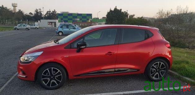2017' Renault Clio Limited Red Flame photo #1