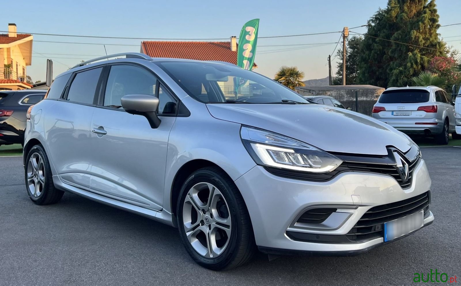 2017' Renault Clio Sport Tourer photo #2