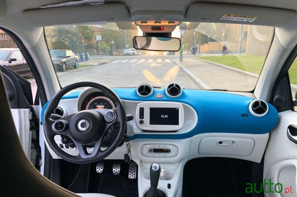2017' Smart Fortwo photo #3