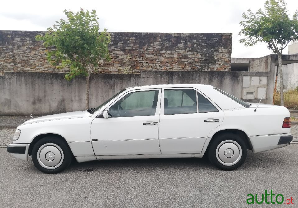 1992' Mercedes-Benz 200 Ver-D photo #1