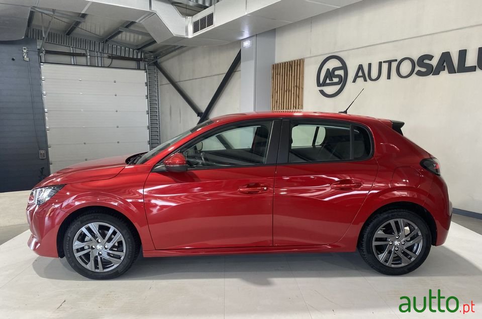 2021' Peugeot 208 photo #2