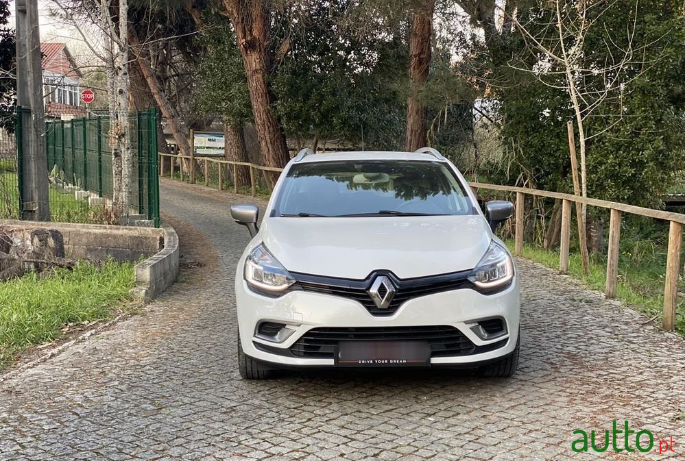 2018' Renault Clio Sport Tourer photo #5