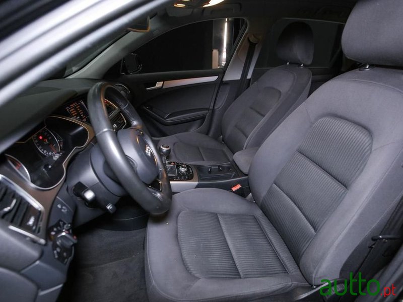 2012' Audi A4 Avant photo #6