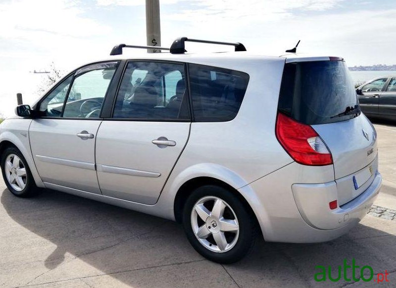 2007' Renault Grand Scenic photo #2