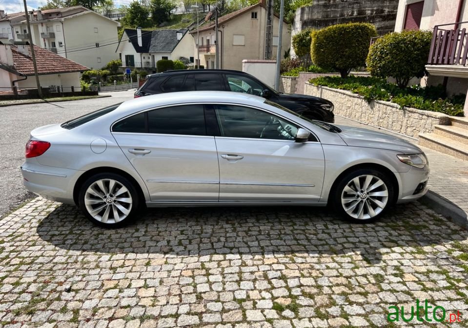 2010' Volkswagen photo #1