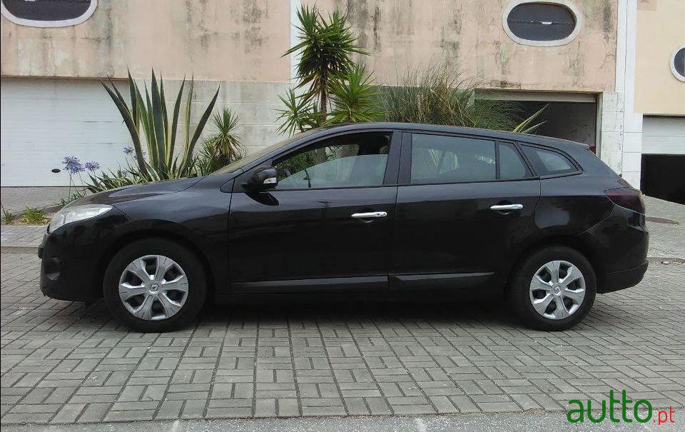 2010' Renault Megane Sport Tourer photo #1