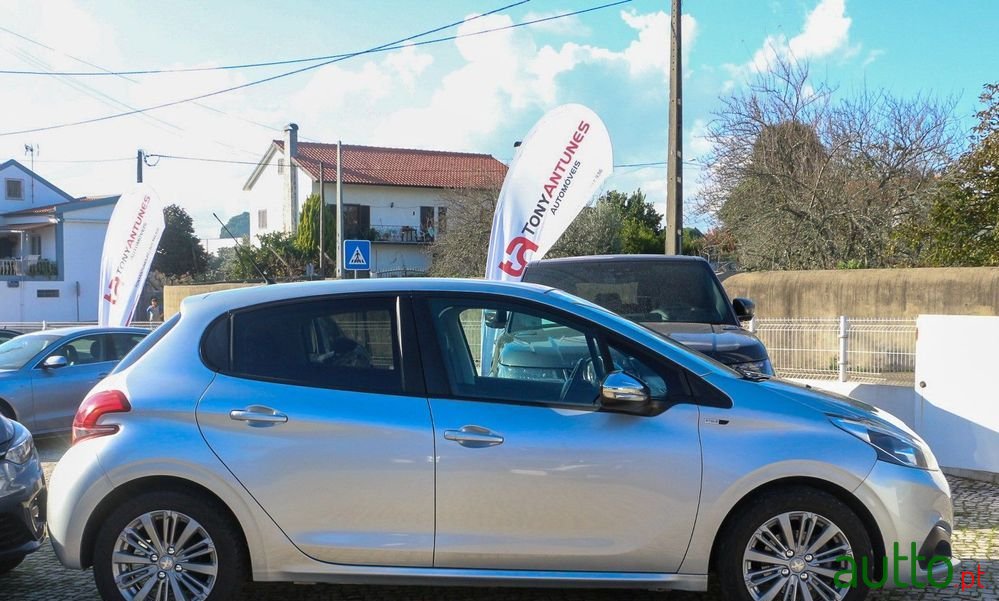 2016' Peugeot 208 1.6 Bluehdi Style photo #5