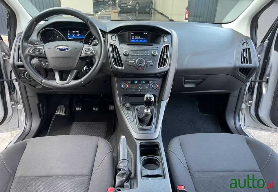 2017' Ford Focus photo #5