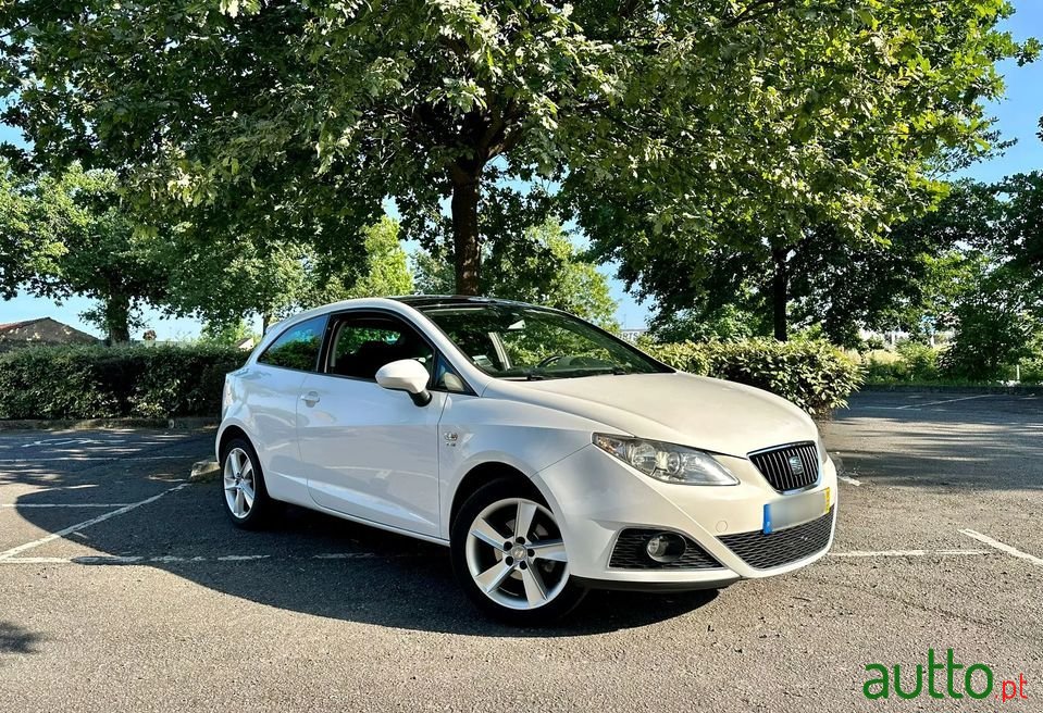 2011' SEAT Ibiza photo #1