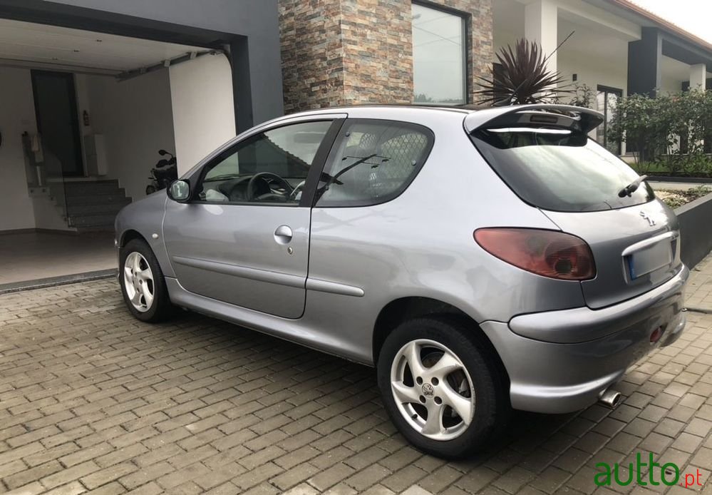 2004' Peugeot 206 1.6 Hdi Xs photo #3