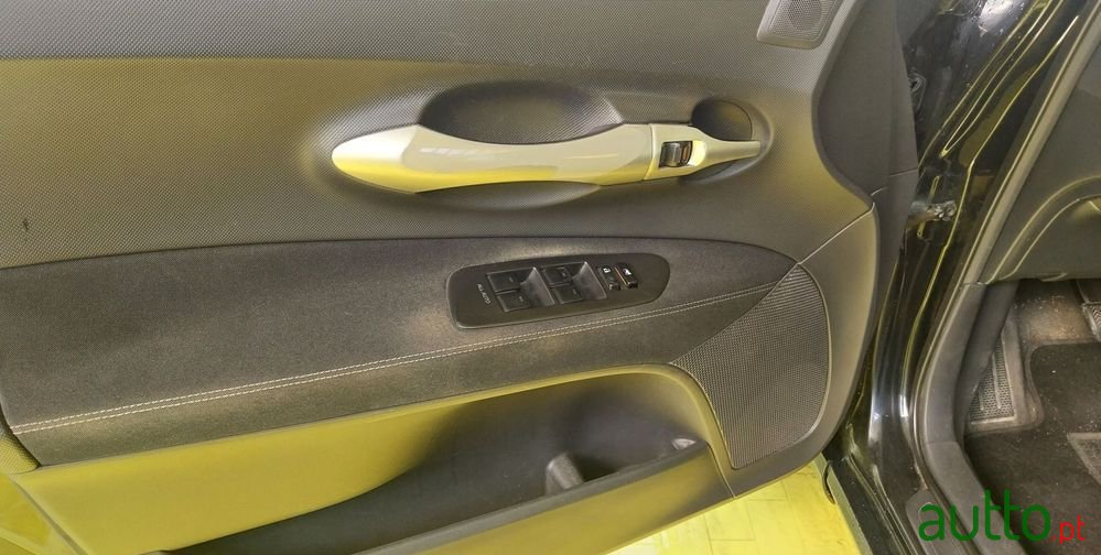 2010' Toyota Auris 1.33 Vvt-I photo #3