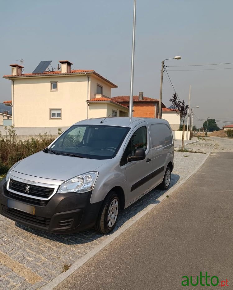 2015' Peugeot Partner photo #2