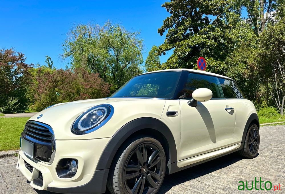 2019' MINI Cooper D photo #4