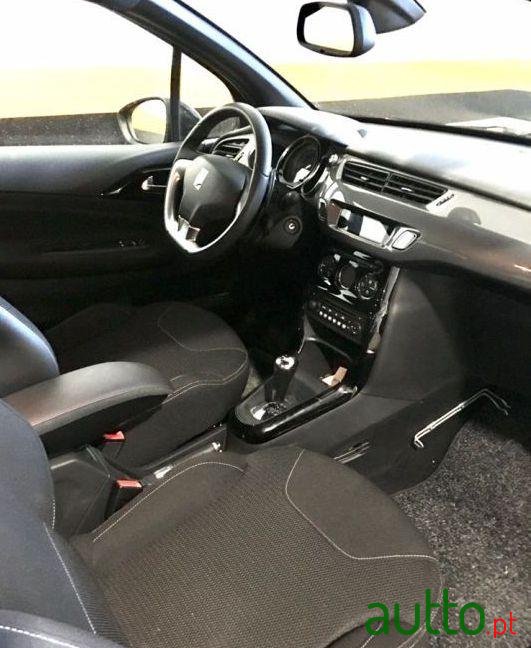 2016' Citroen DS3 Pure Tech So Chic photo #4