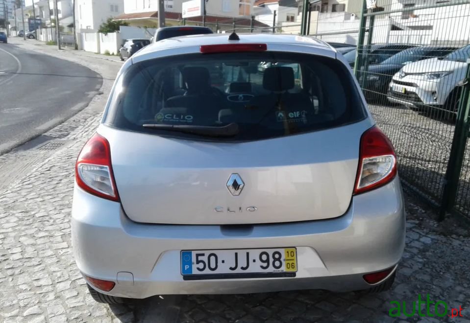 2010' Renault Clio photo #4