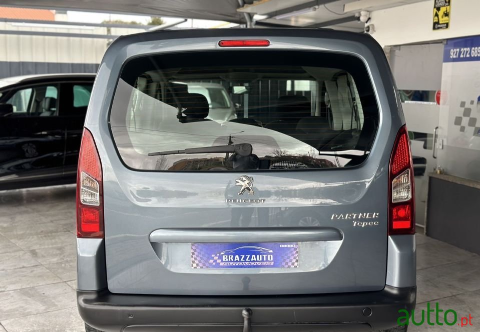 2012' Peugeot Partner photo #2