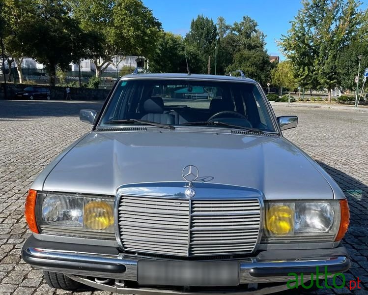 1981' Mercedes-Benz 300 D Turbo photo #2