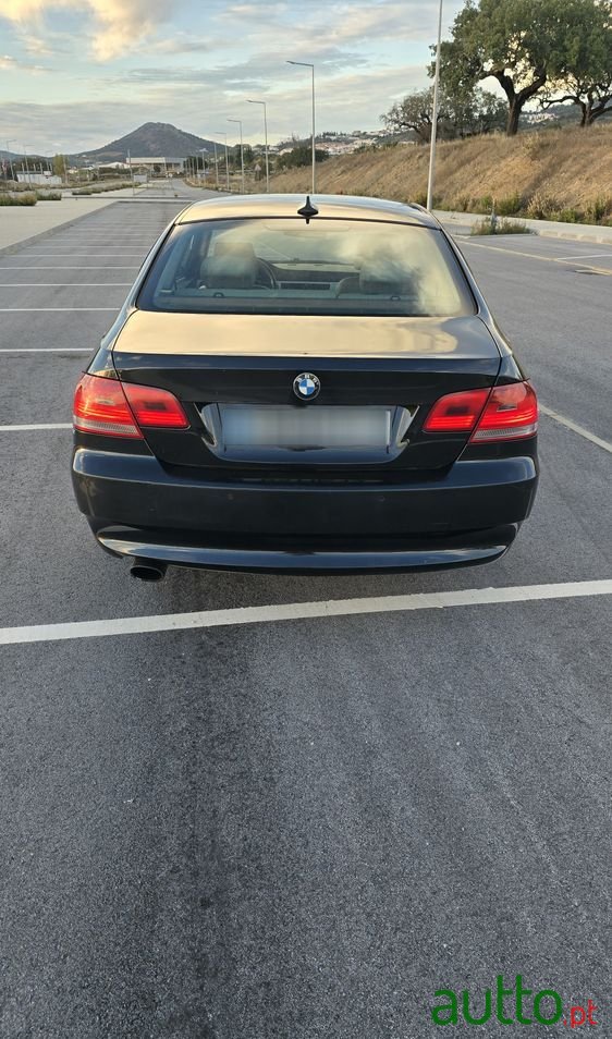 2009' BMW Série 3 D Coupe photo #4