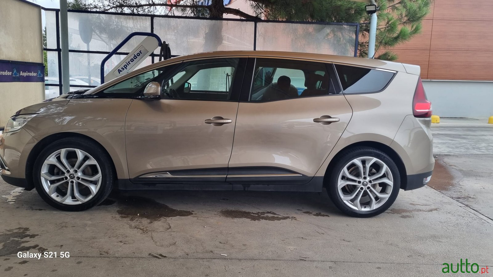 2020' Renault Scenic photo #5