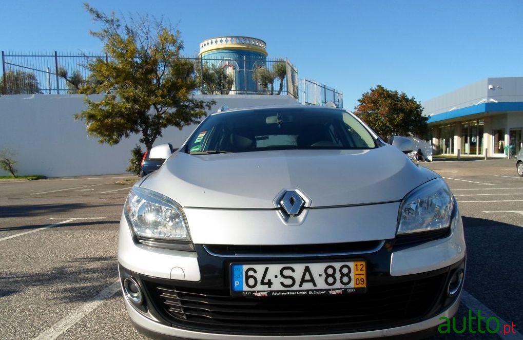 2012' Renault Megane Sport Tourer photo #3