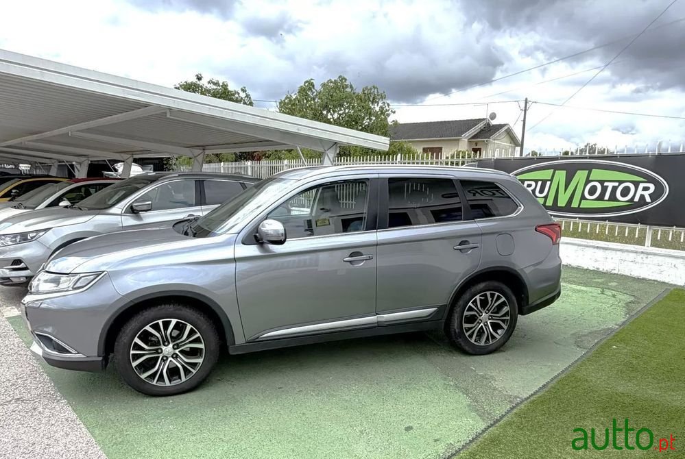 2018' Mitsubishi Outlander 2.2 Di-D Instyle Navi photo #3