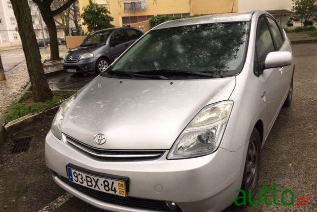 2006' Toyota Prius photo #2