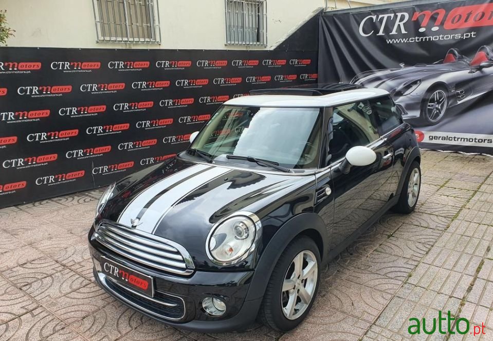 2011' MINI Cooper photo #2