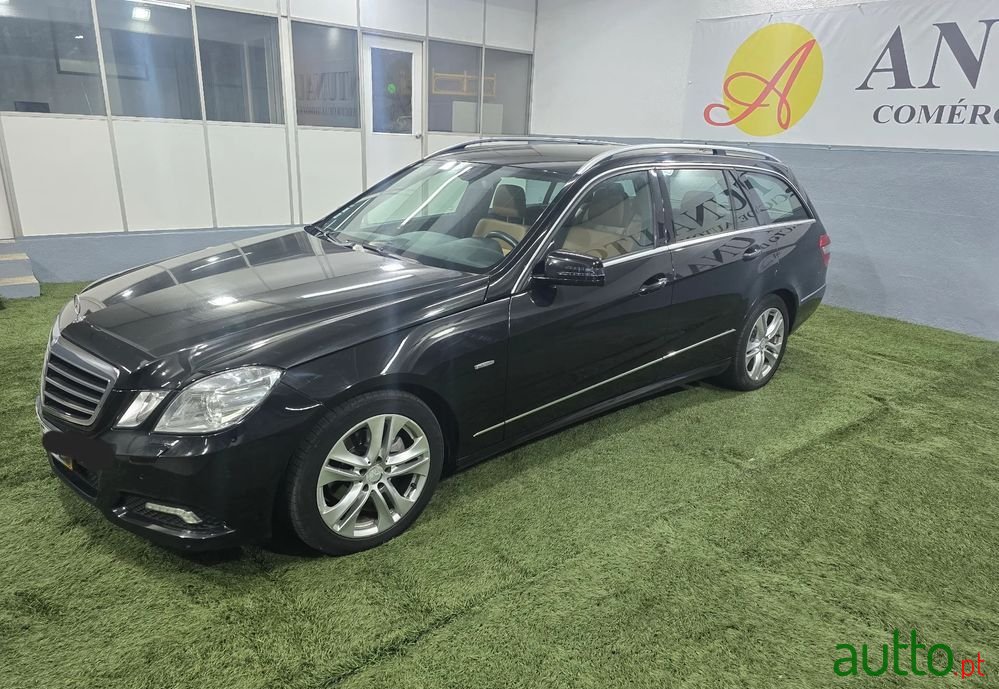 2010' Mercedes-Benz Classe E photo #1