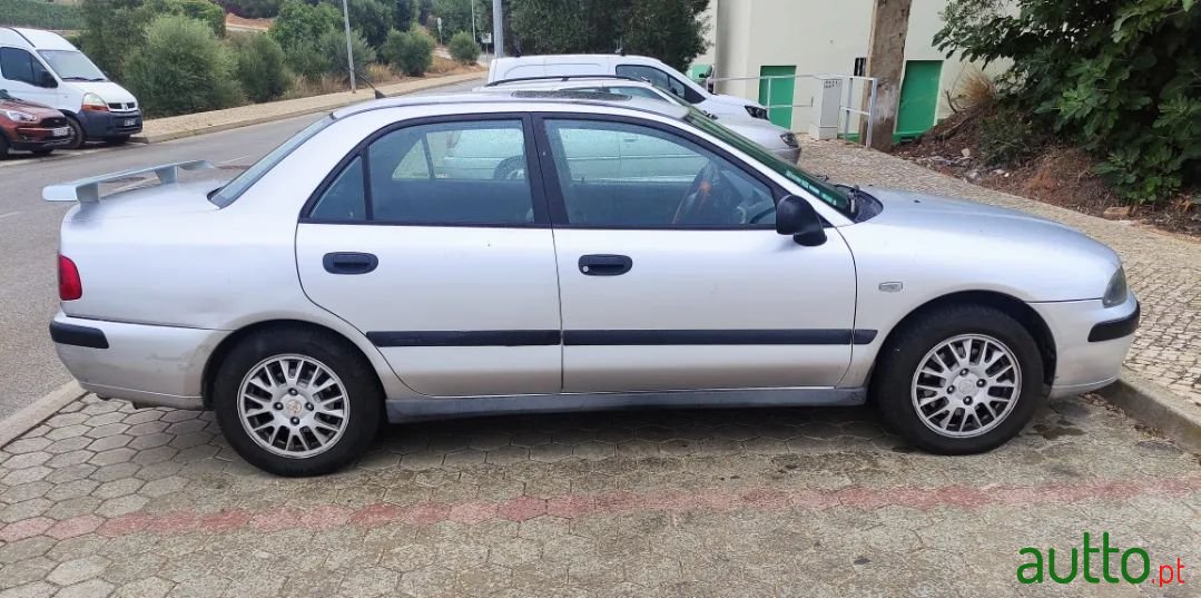 2002' Mitsubishi Carisma photo #2