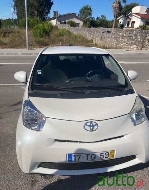 2009' Toyota iQ photo #1