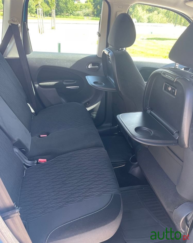 2013' Citroen C3 Picasso photo #6