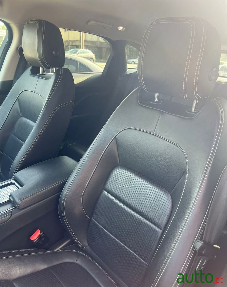 2016' Jaguar F-Pace photo #6