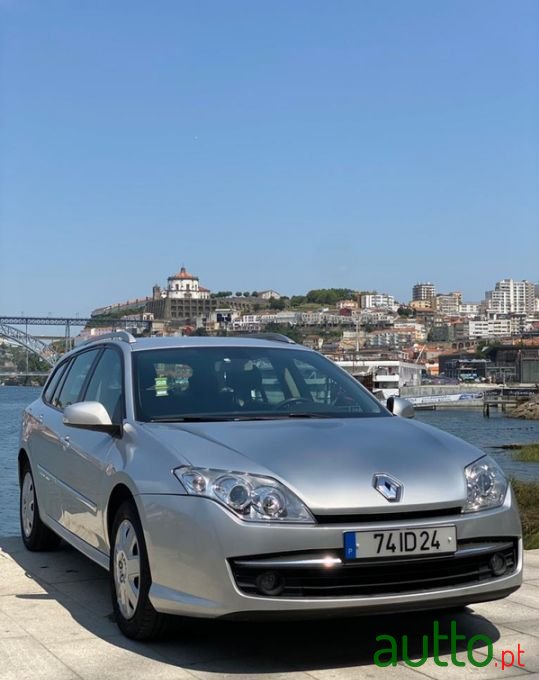 2008' Renault Laguna Break photo #2