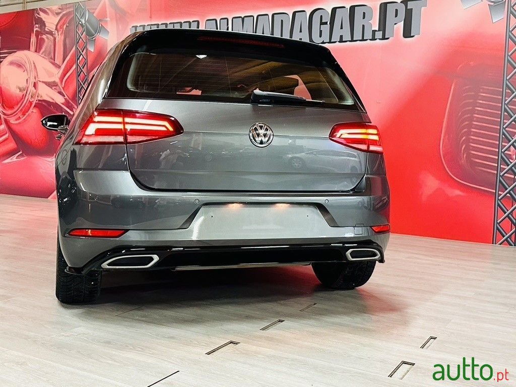 2018' Volkswagen Golf photo #5
