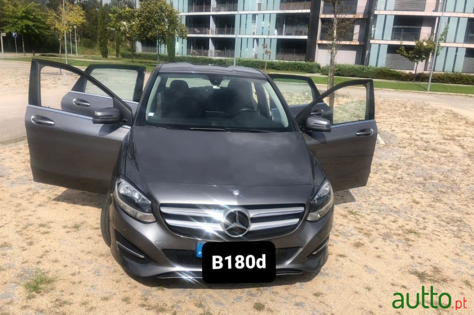 2017' Mercedes-Benz B-180 photo #1