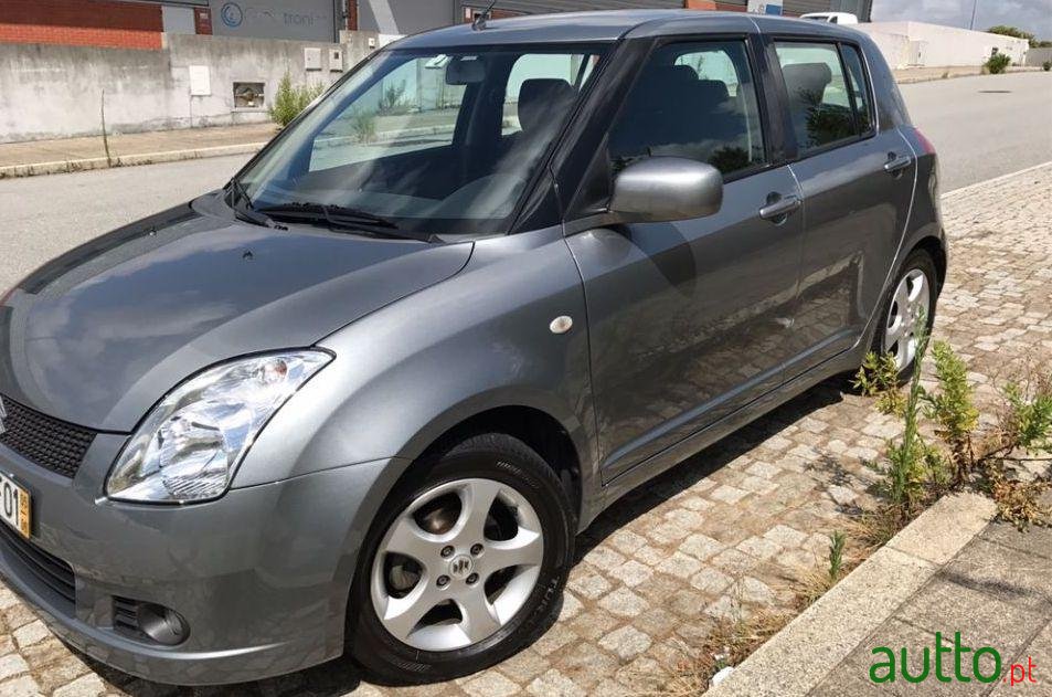 2005' Suzuki Swift 1.3 Glx photo #1
