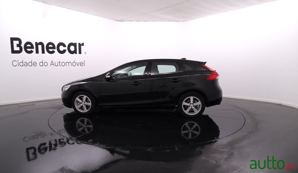 2018' Volvo V40 photo #3