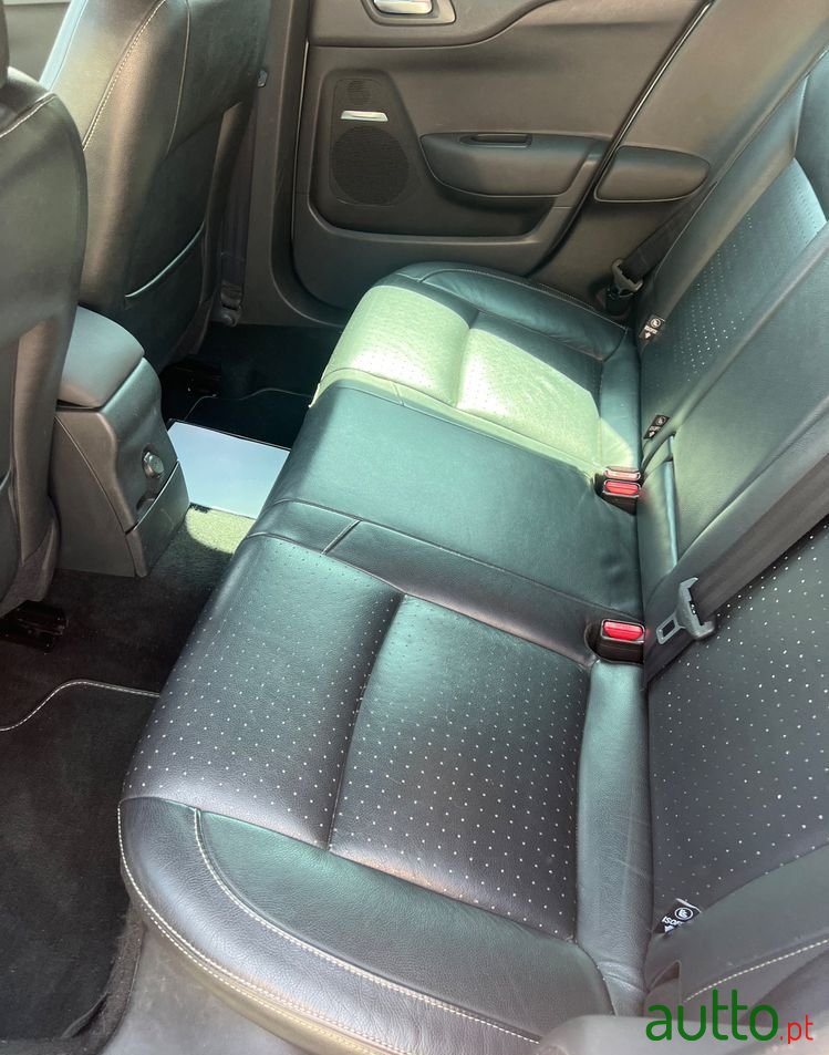 2012' Citroen DS4 photo #5