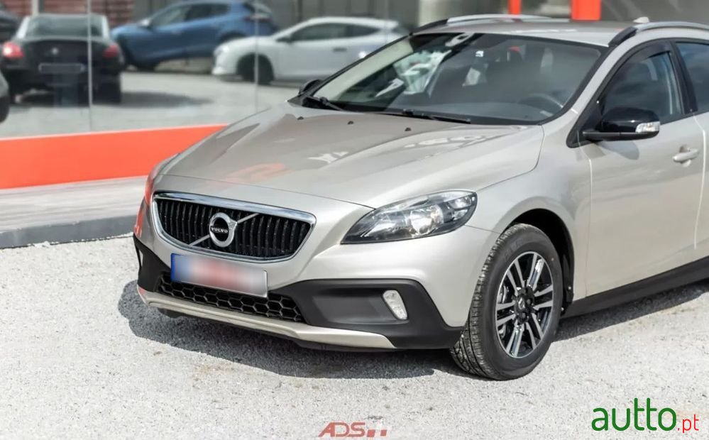 2017' Volvo V40 Cross Country 2.0 D2 photo #5