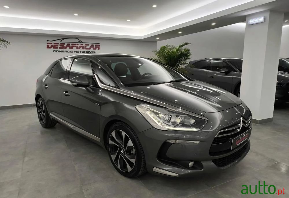 2013' Citroen DS5 photo #3
