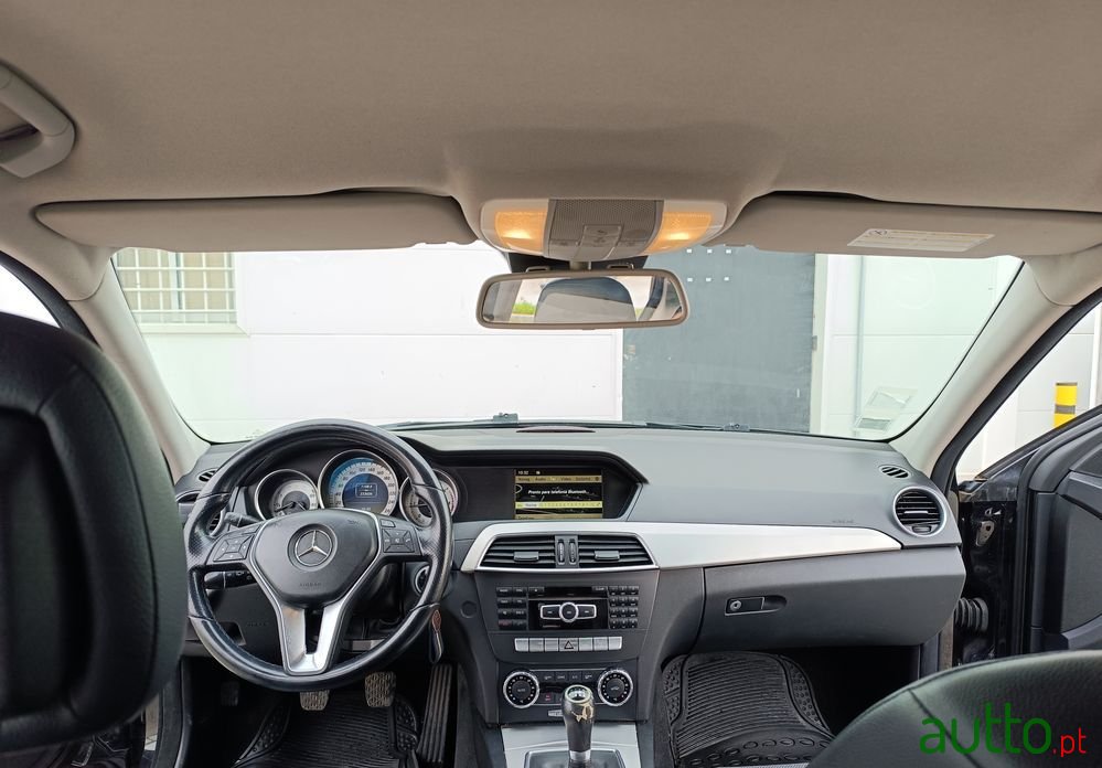 2011' Mercedes-Benz C 200 photo #4