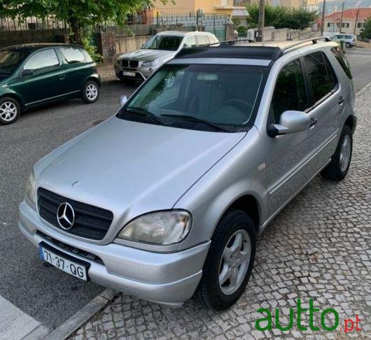 2000' Mercedes-Benz Ml-320 7 Lugares photo #1