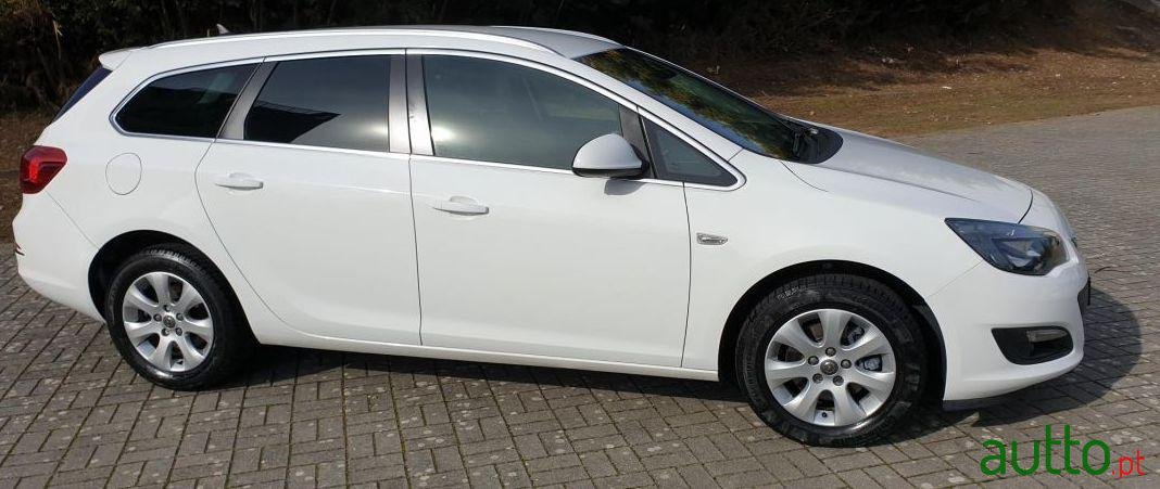 2014' Opel Astra 1.6Cdti Ecoflex photo #3