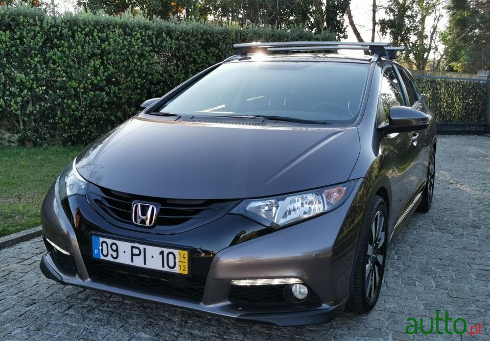2014' Honda Civic Tourer photo #2
